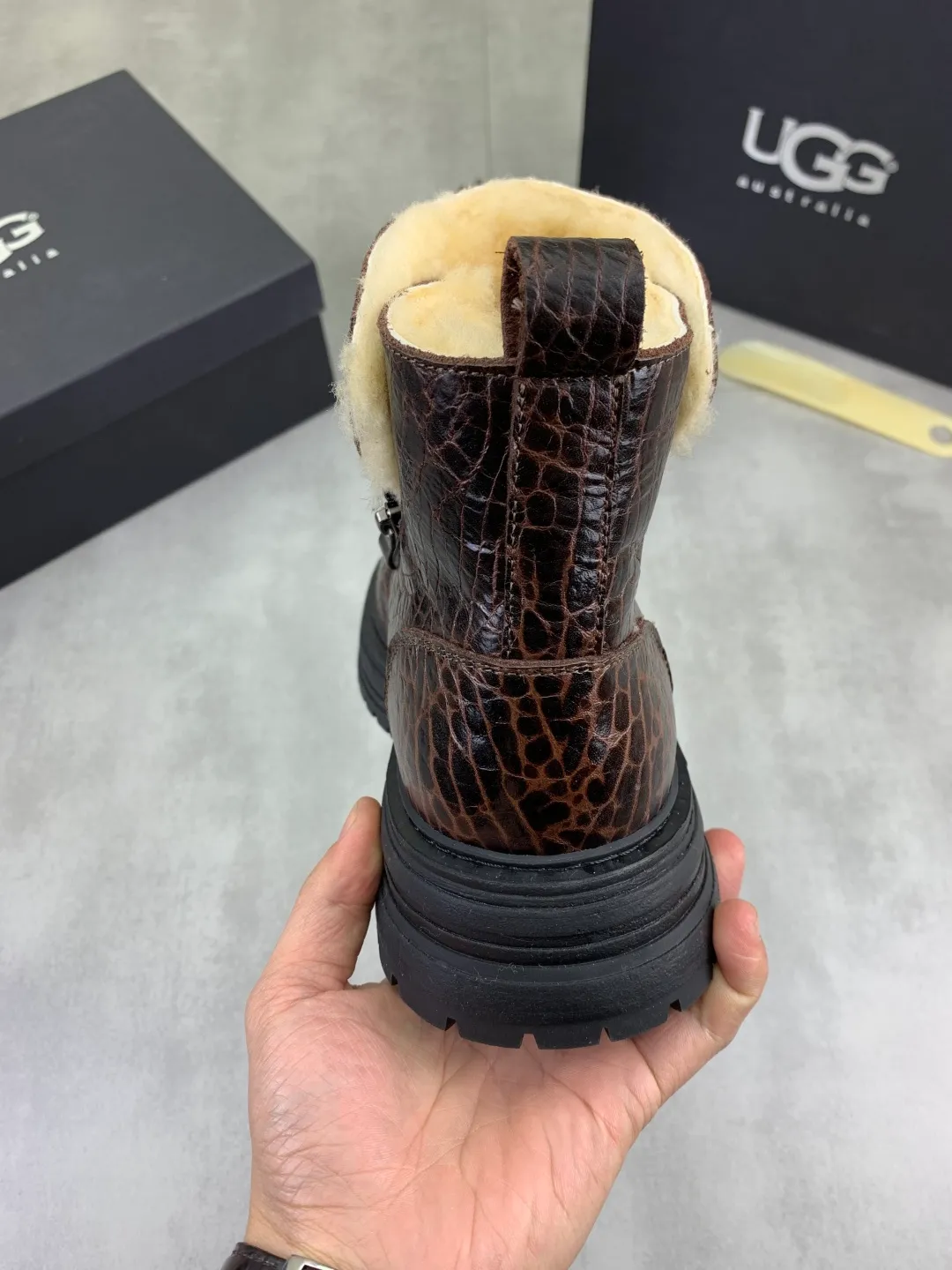 Men's men's shoes 💰P660 New arrival 🆕🆕🆕 IUGGI Men's British retro Martin boots Winter new men's outdoor hiking boots First layer of cowhide on the outside and wool on the inside Comfortable and warm Rubber sole sole Non-slip and firm Trendy and fashionable Casual and versatile Size: 38-44 (45 customized) Color: three colors